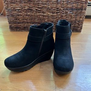 Skechers Suede Parallel Wedge Ankle Boots - Day Date - Black